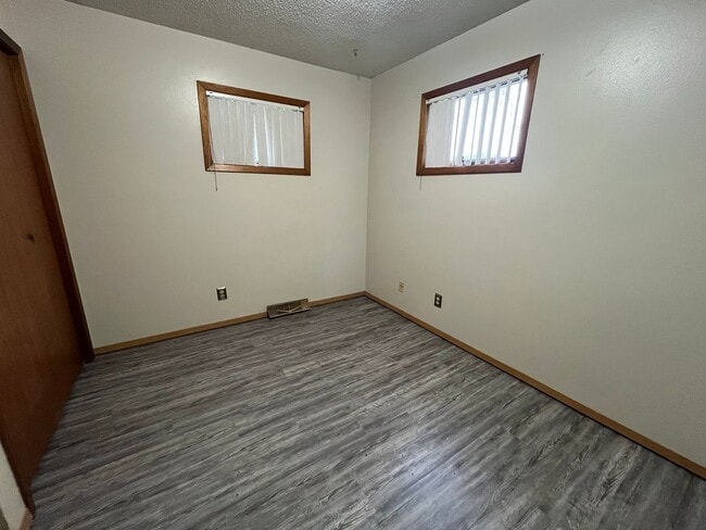 Building Photo - 2 bed 1 bath House