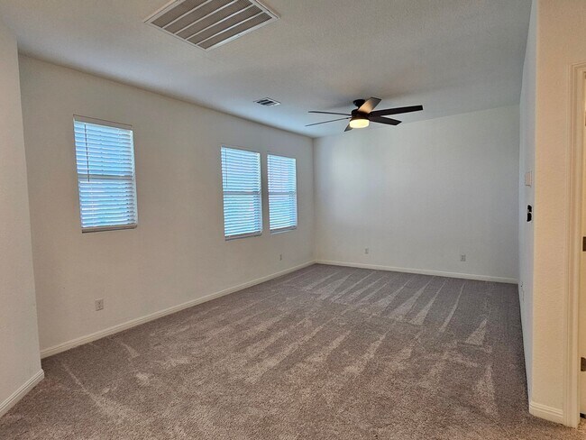Building Photo - Beautiful 3 Bed / 3 Bath Home in North Lea...