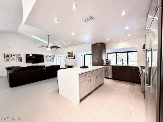 Building Photo - 3631 1st Ave NW