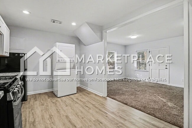 Building Photo - 2542 Melinda Dr NE