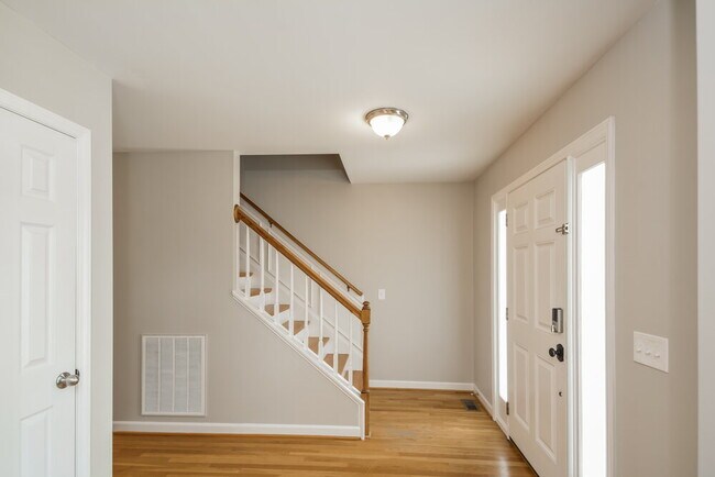 Building Photo - 508 Lakeview Ave