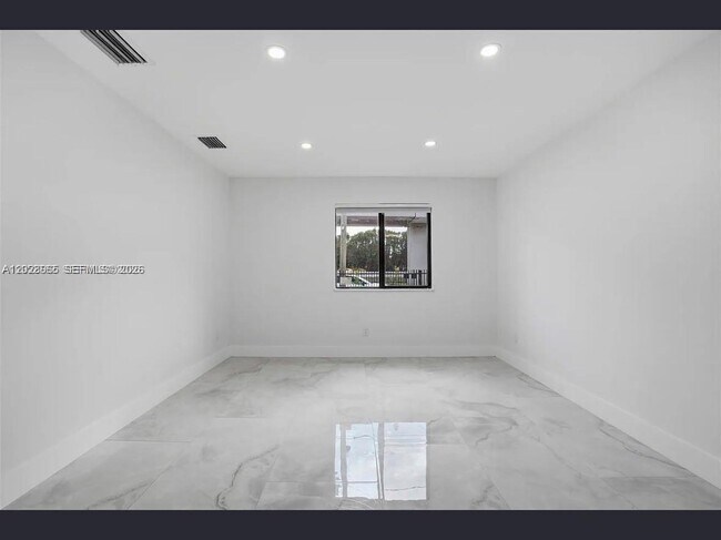 Building Photo - 1411 NW 40th St