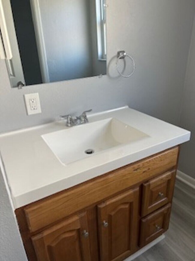 Building Photo - Beautiful 3/2 Available now!