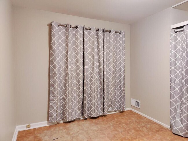 Building Photo - 6195 Highview