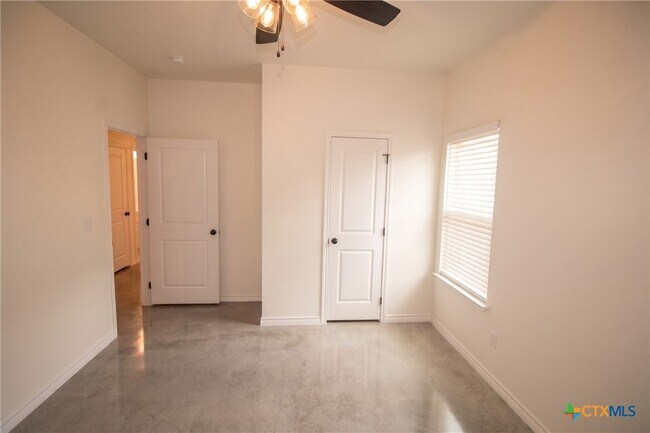 Building Photo - 114 Leon Ln