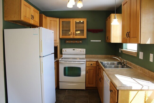 Building Photo - Bright and Updated Fort Collins Condo with Garage