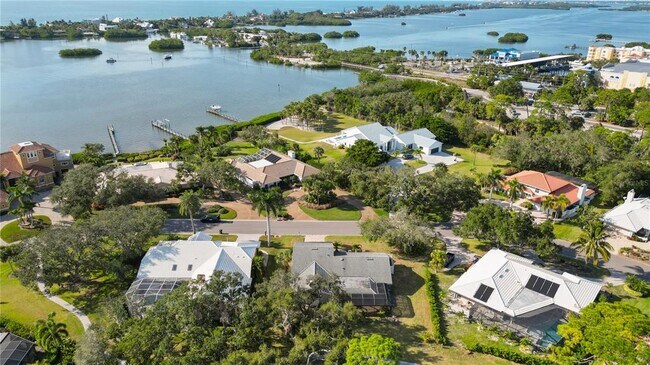 Building Photo - 456 Yacht Harbor Dr