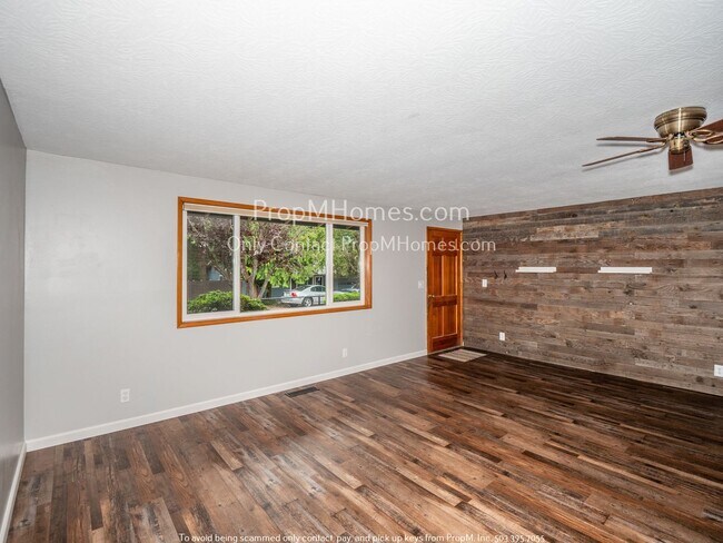 Building Photo - Charming Three Bedroom Ranch In Oak Grove w/ Lawn Care Included!