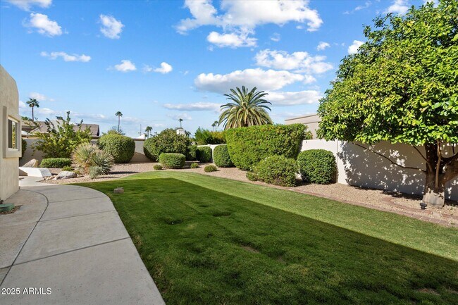 Building Photo - 8338 E San Rafael Dr