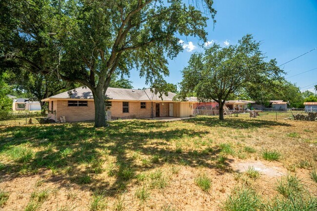 Building Photo - 612 La Vista Ave