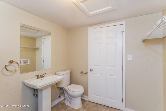 Building Photo - 3422 Peleske Dr