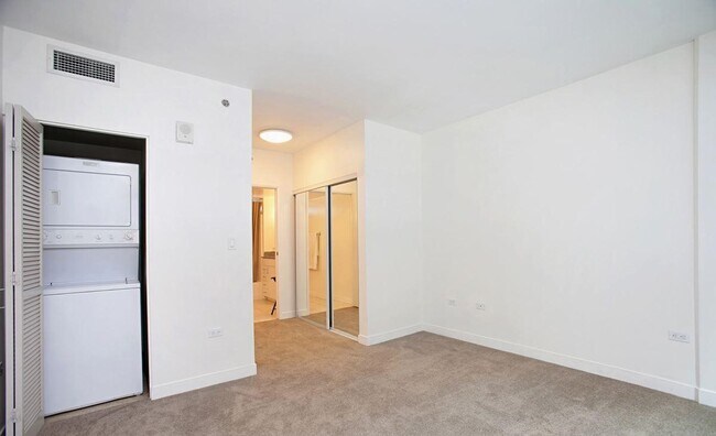 Building Photo - 425 W Beech St