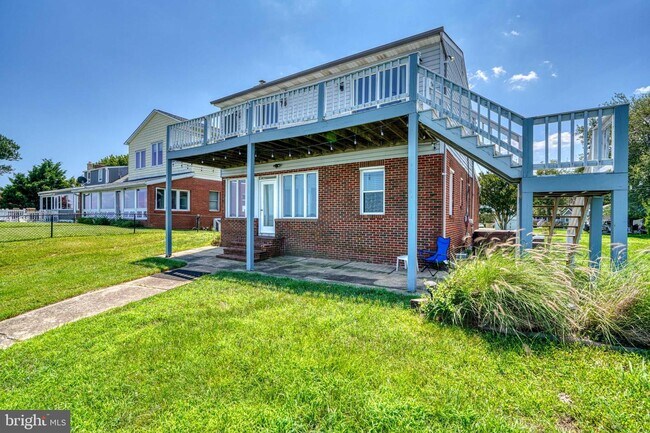 Building Photo - 2166 Lake Dr