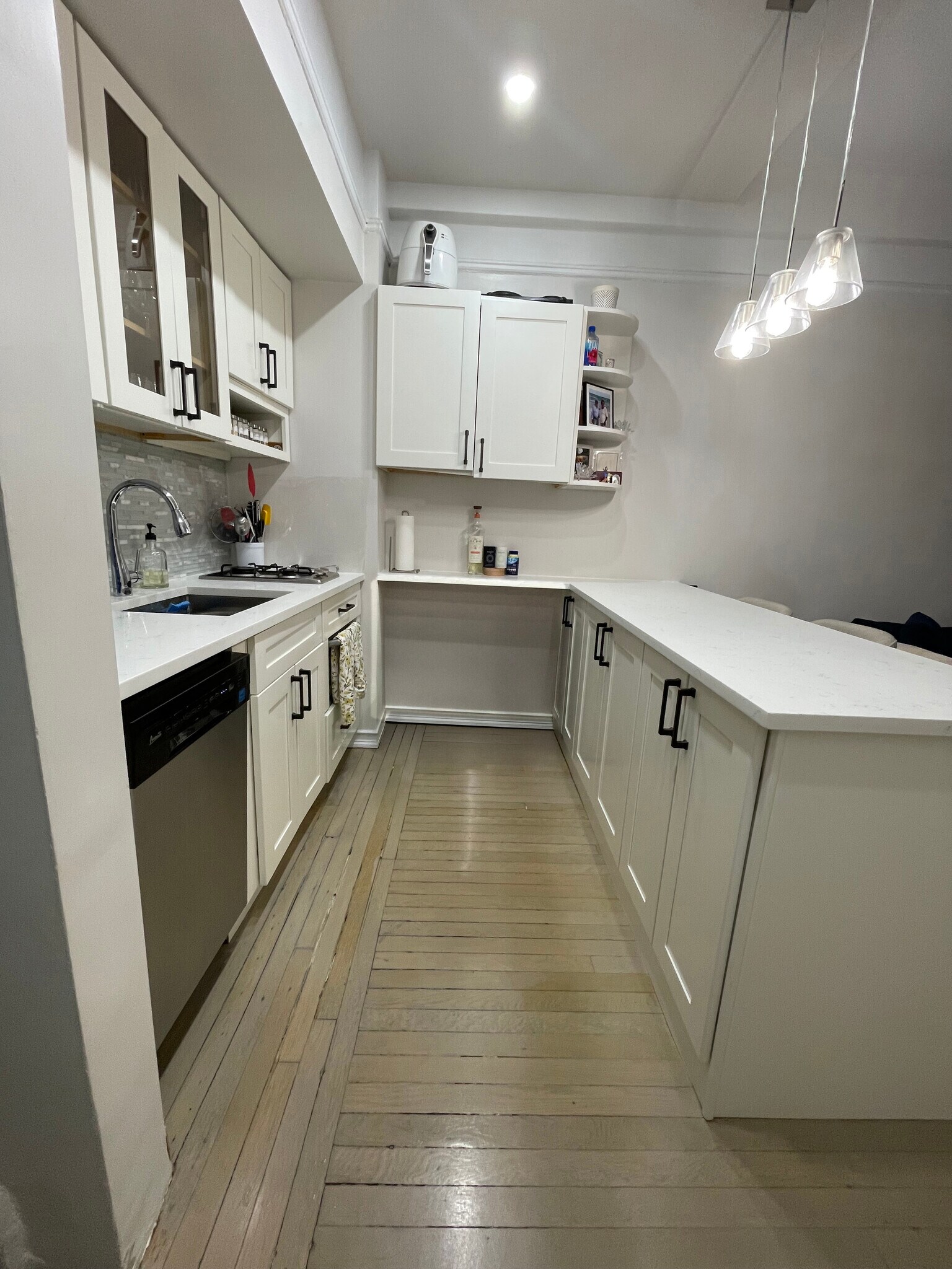 Building Photo - 50 W 106th St