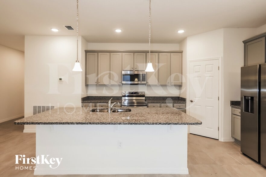 Building Photo - 515 Crown Rose Dr