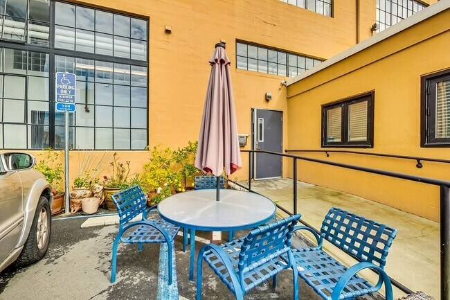 Building Photo - 5701 International Blvd