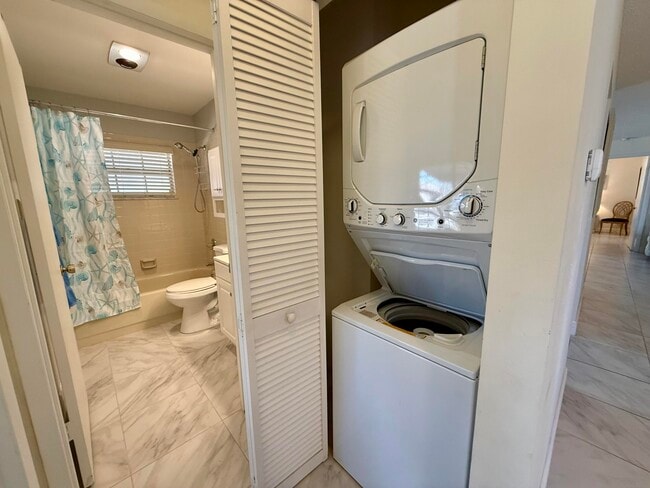 Building Photo - 5850 Summerfield Ct