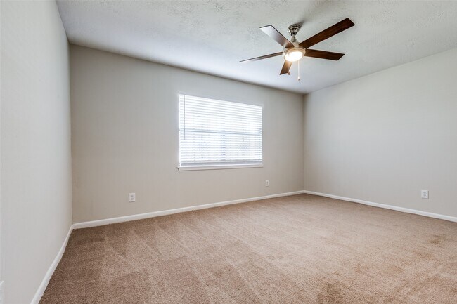 Building Photo - 5426 Fairgreen Ln