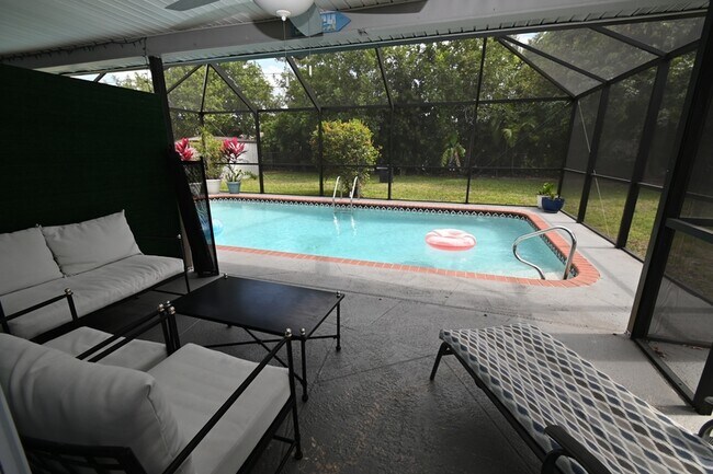 Building Photo - 206 Cape Coral Pkwy W