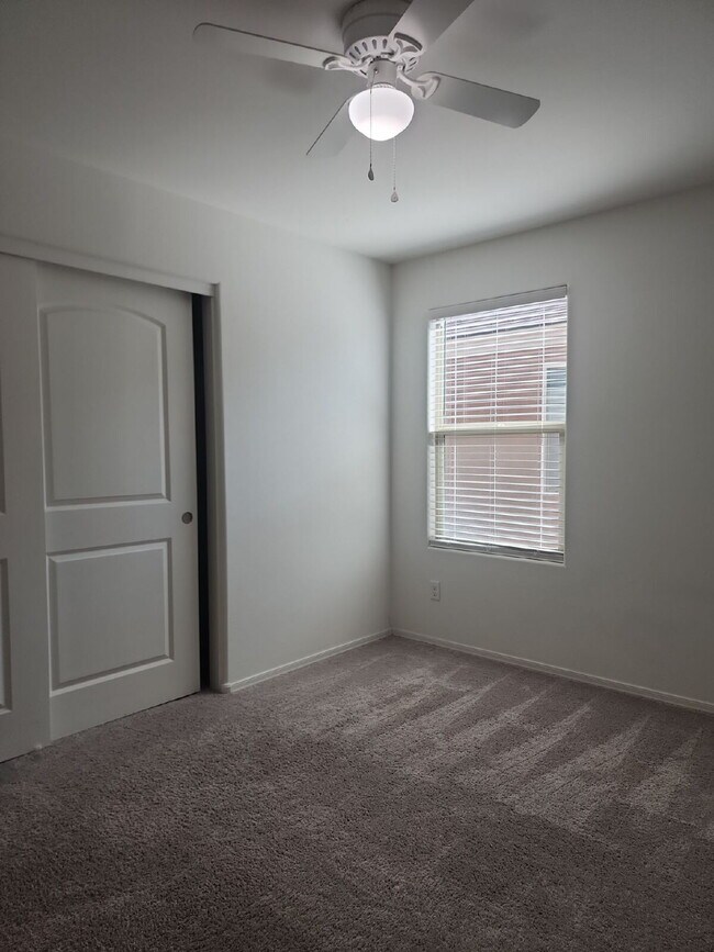Building Photo - "Spacious 4-Bedroom Oasis in Casa Grande w...