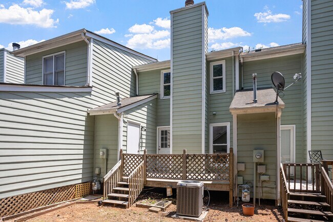 Building Photo - 516 Caprice Ct