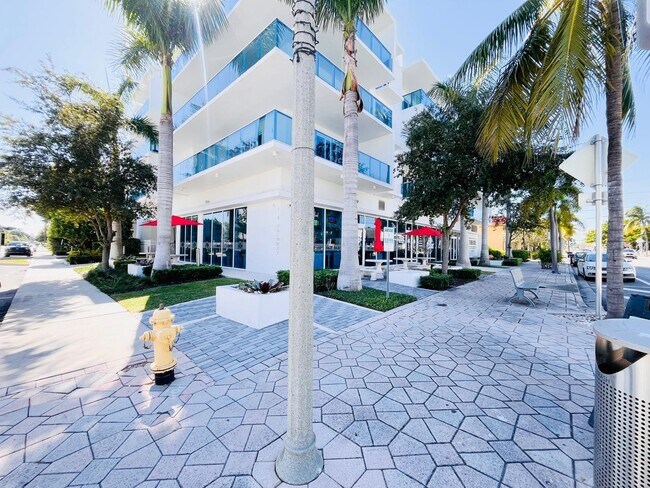 Building Photo - 1 S Palmway