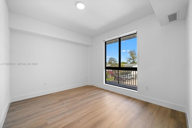 Building Photo - 2479 NE 192 St