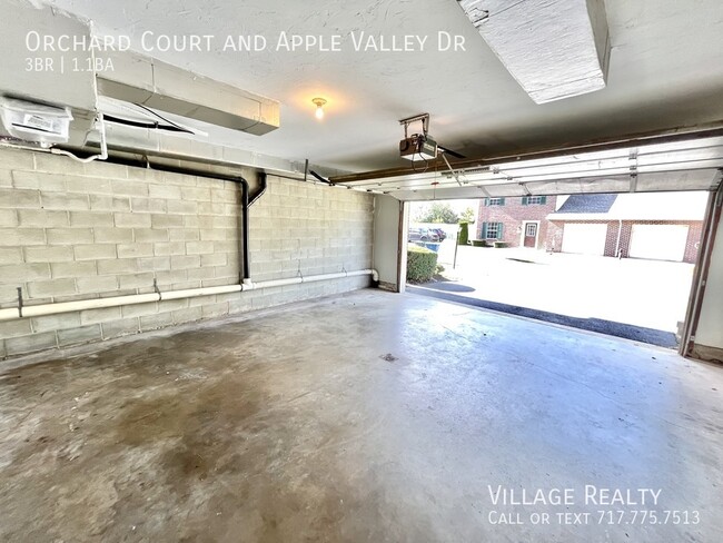 Building Photo - 2-car garage! Roomy 3-bed townhome in Dall...