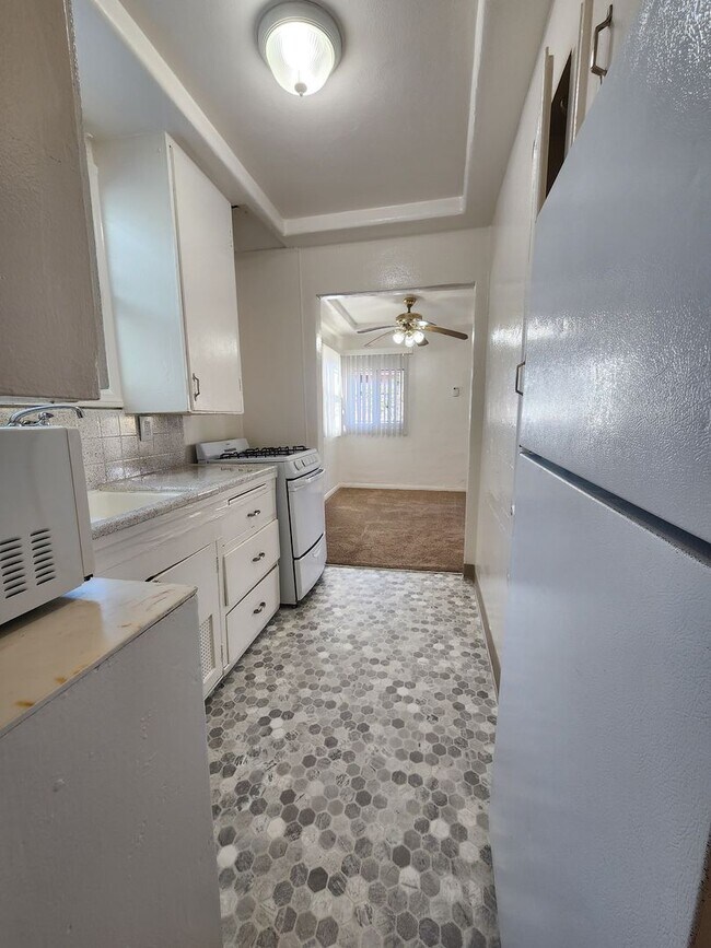 Building Photo - 4220