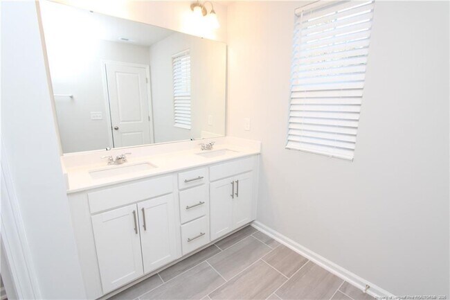 Building Photo - 510 Light Oak Wy