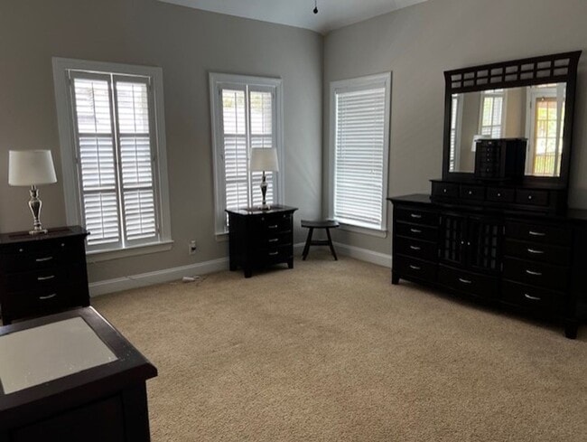 Building Photo - Bermuda Pointe