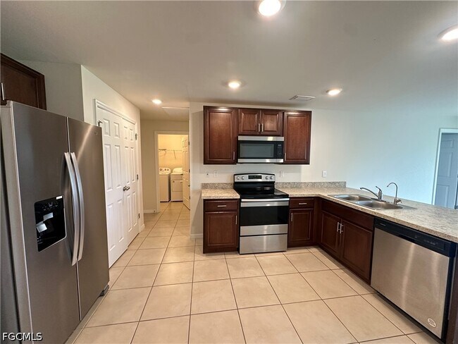 Building Photo - 2213 NE 33rd St