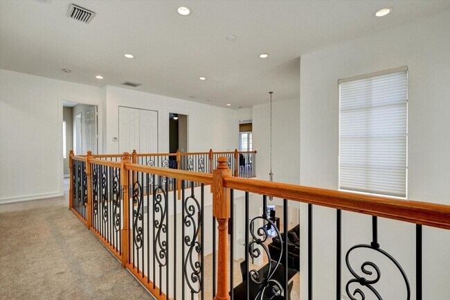 Building Photo - 10640 NW 83rd Ct