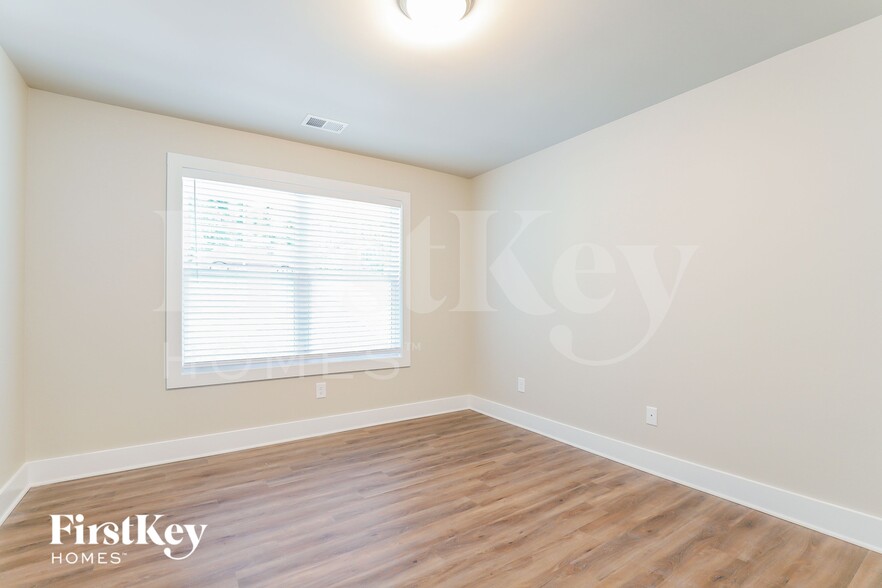 Building Photo - 7030 Lawson Dr