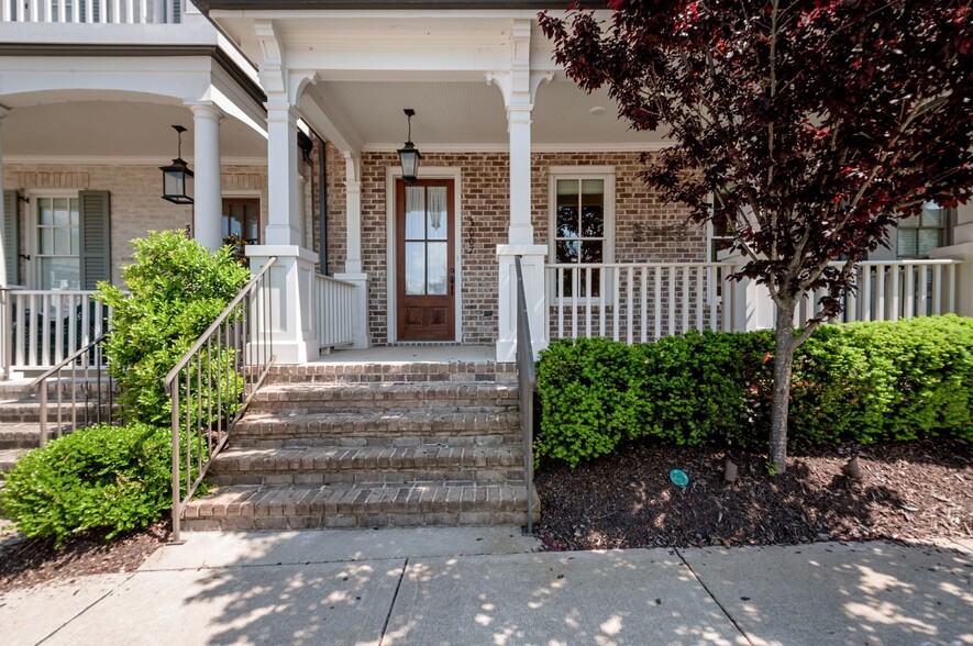 Primary Photo - 3007 Cheever St