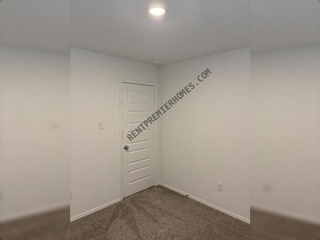 Building Photo - 102 Powder River Dr