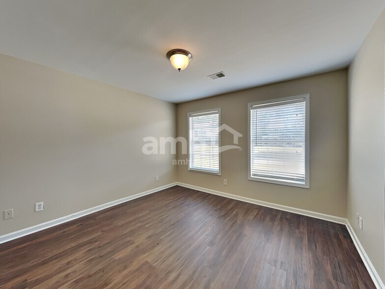 Building Photo - 241 Hunters Chase