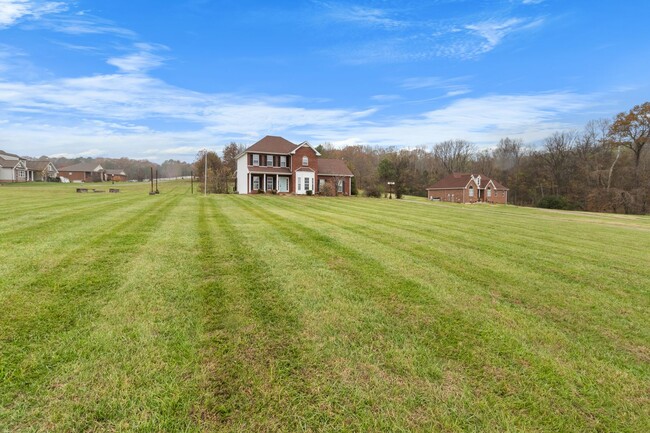 Building Photo - Lovely Single Family Home with Land