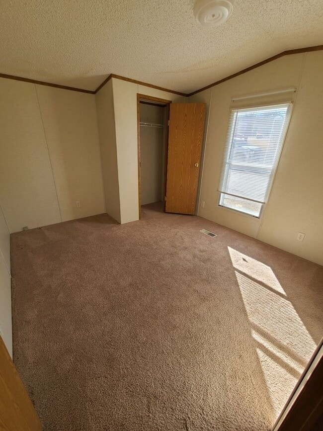 Building Photo - Newer 2 Bed 1 Bath Mobile Home