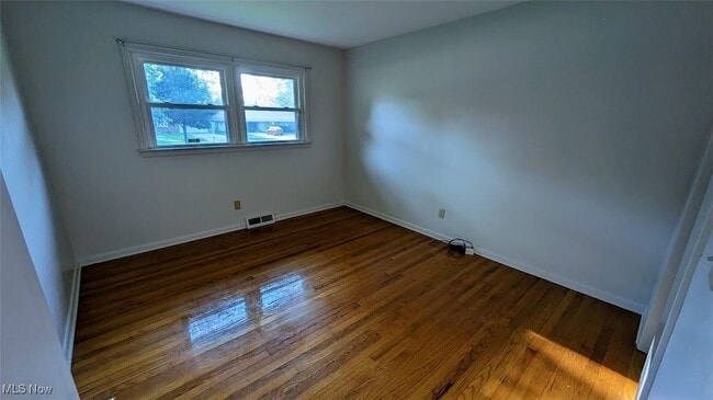 Building Photo - 523 Harris Rd