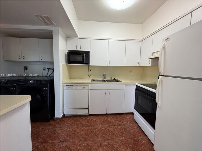 Building Photo - 7081 W Sunrise Blvd