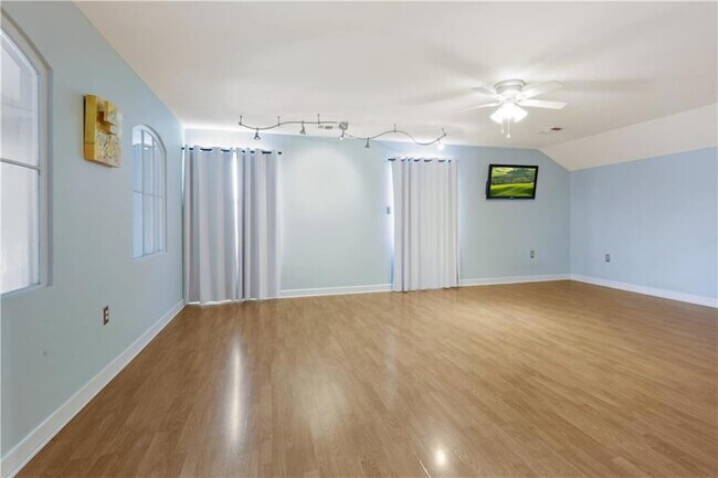 Building Photo - 1057 Marina Dr