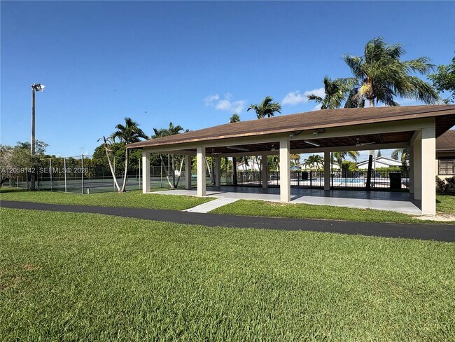 Building Photo - 6610 SW 104th Ct