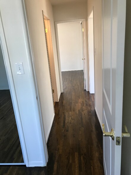 Building Photo - 13744 Burbank Blvd