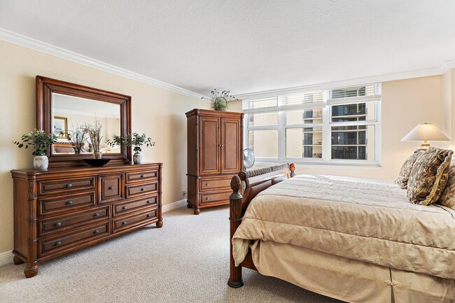 Building Photo - 5440 N Ocean Dr