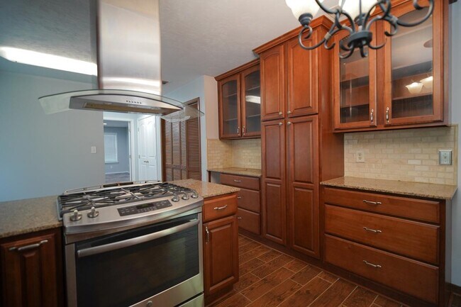 Building Photo - 1309 Domingo Dr