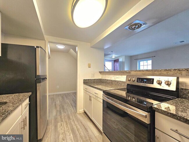 Building Photo - 8612 Walutes Cir