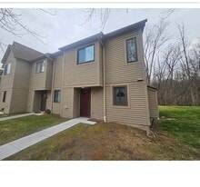 Building Photo - 135 Village Square Dr