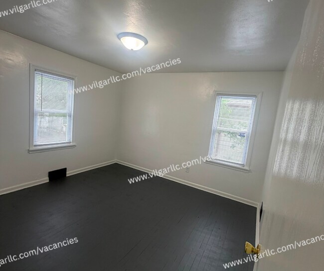 Building Photo - For Rent - 3 Bedroom, 1 Bathroom Home