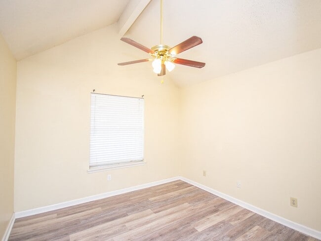 Building Photo - Location...Location....Location in Madison!